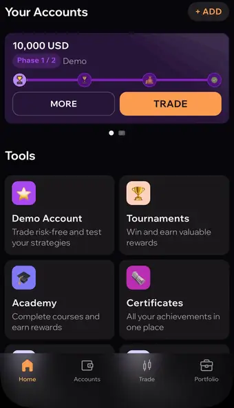 Layar utama Upscale dengan akun dan bagian Tools